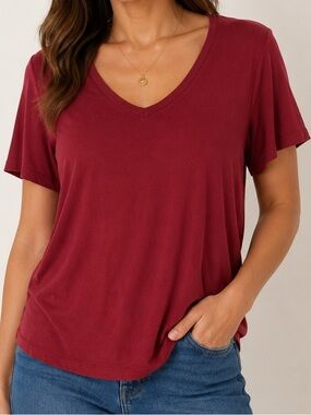 Women’s V-Neck Short Sleeve Top - Maroon